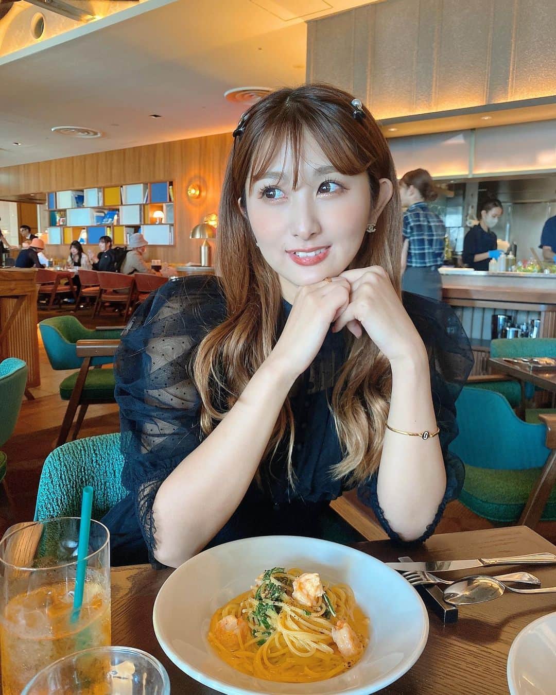 青野美沙稀さんのインスタグラム写真 - (青野美沙稀Instagram)「ももちゃんとランチ🍝  いつもたくさん笑って ほんとに楽しい〜💞💞  ティラミスめちゃおいしかった🖤  #thebelcomo #青山グランドホテル  #aoyamagrandhotel #ザベルコモ #パスタランチ #ティラミス」10月19日 21時12分 - misaki_aono