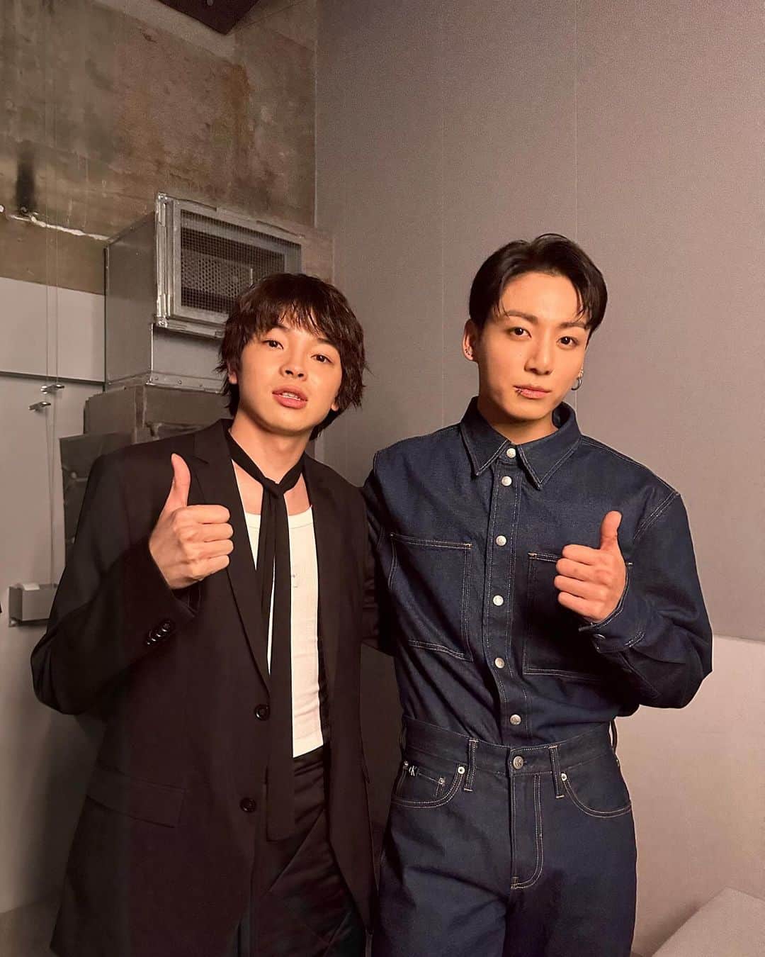 のインスタグラム：「omg、、、 ジョングクさんに お会いする事ができました🥹  感謝の気持ちを直接お伝えすることができてよかったです🥺  감사합니다！！！🫶」