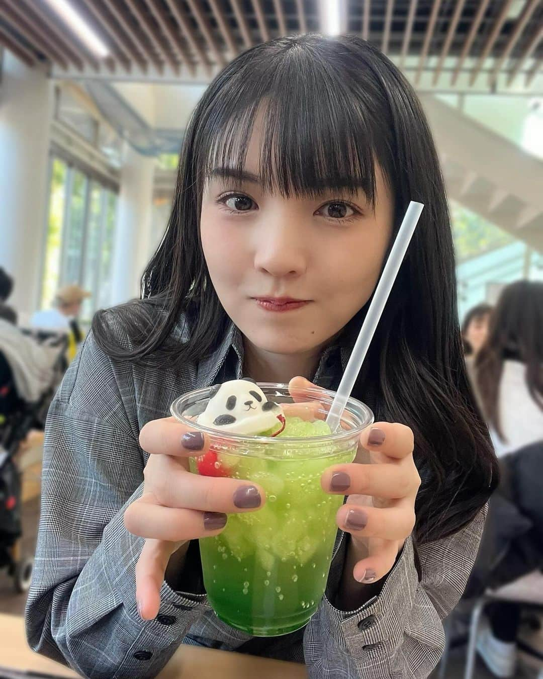 道重さゆみさんのインスタグラム写真 - (道重さゆみInstagram)「この前友達🍉と、 またまた上野動物園(前回回りきれなかったエリア見に！)と、 ハロウィンアフタヌーンティー🫖してきたー！！🎃  トラをめっちゃ近くで見ることができました！！🐯 立ち去るまでずーっと見てました✨  前回、楽しすぎたアルマジロやハダカデバネズミがいる小獣館にもまた行きたかったけど、閉園時間きちゃって行けませんでした。笑 なので、本当にキレーーーーに2日間かけて半分ずつ見ました！！  友達🍉にささりまくってるハダカデバネズミの写真と、写真は撮ってきました😆  ハロウィンアフタヌーンティーも可愛くて美味しくて満足🧡💜  #上野動物園 #ハロウィンアフタヌーンティー #アフタヌーンティー」10月19日 21時14分 - sayumimichishige0713