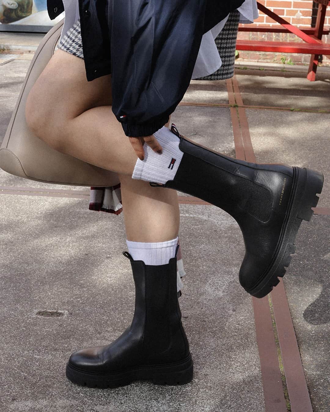 のインスタグラム：「The boots to get you through the cold season ahead. #OOTD #FallFits」
