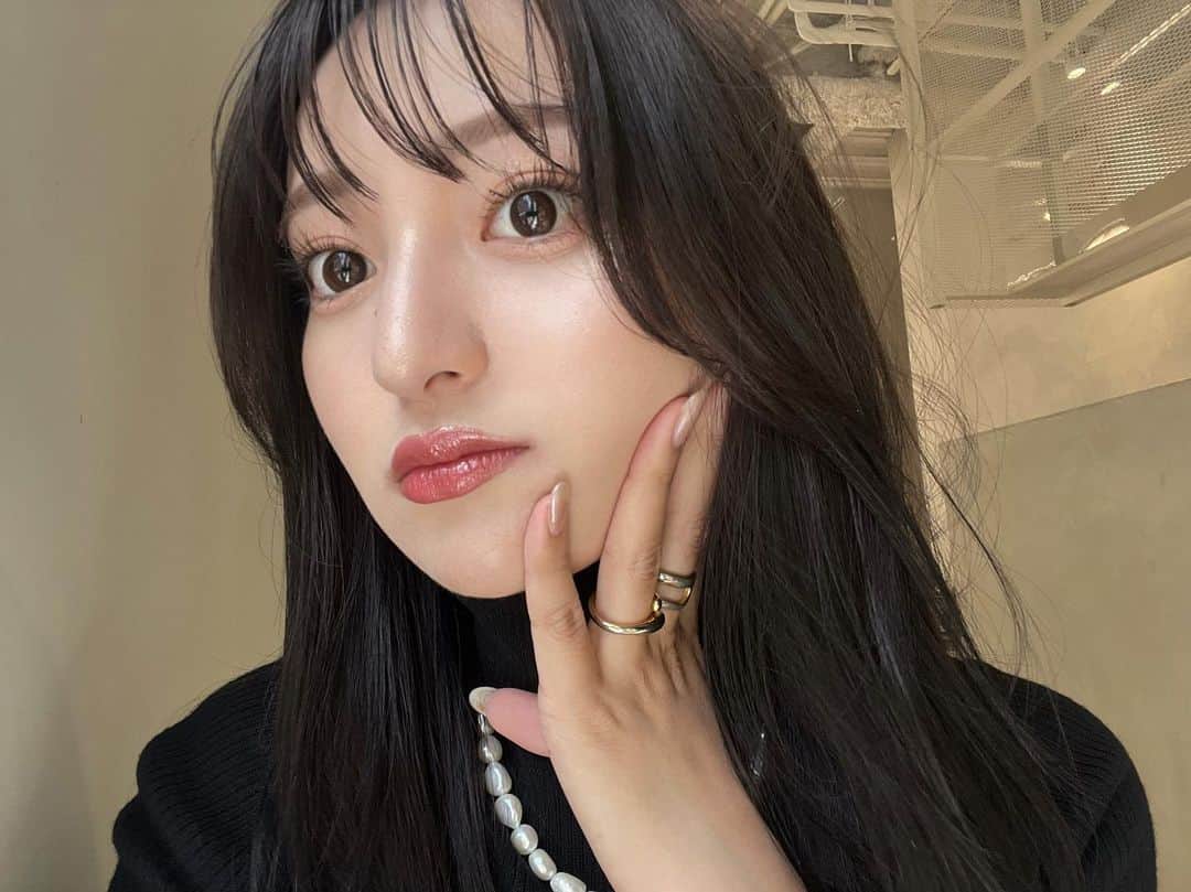 池田有里紗さんのインスタグラム写真 - (池田有里紗Instagram)「📸  パリジェンヌのパーマを控えて大人っぽく。 @mm__minami さんいつもありがとうございます✨  @nurse_salon ではハイフをフェイスラインに。  #美容 #パリジェンヌ #まつげパーマ #マスカラ #ミルクタッチ #ハイフ #ピーリング」10月19日 21時27分 - arisa.ikd
