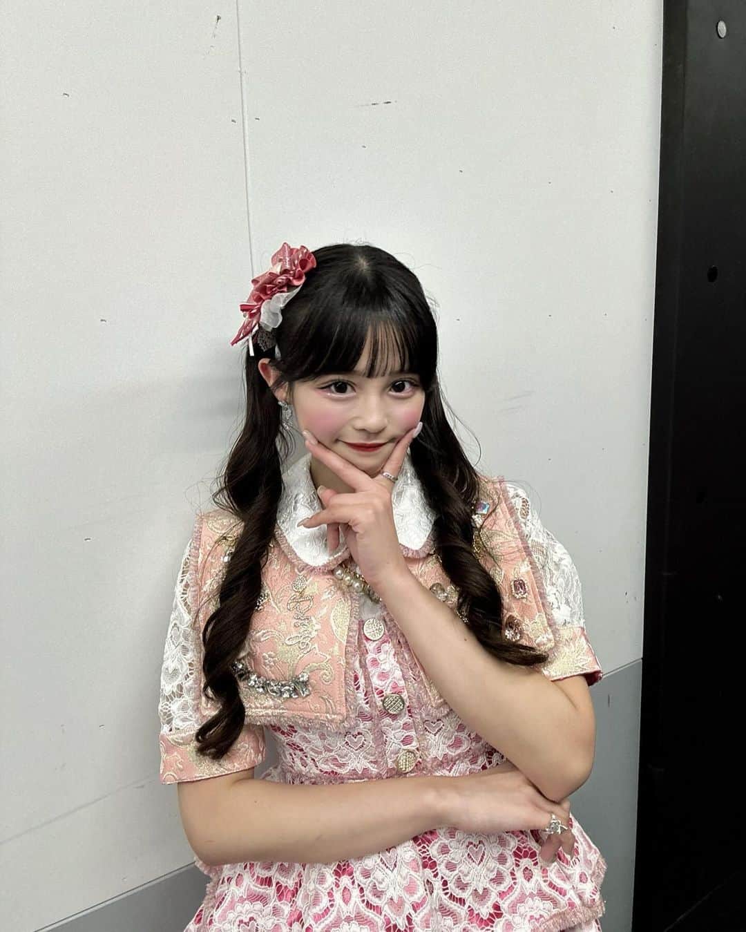 CANDY TUNEさんのインスタグラム写真 - (CANDY TUNEInstagram)「꒰ˆ‎꜆‪⸝⸝⸝⸝‎꜀ˆ꒱💓  CANDYTUNE新衣装になったよ🍬  そして今回もデザインに携わらせて いただきました嬉しい⸜( ˶'ᵕ'˶)⸝♡  今回は秋真っ最中ということで 秋きゃんちゅーに仕上げてみました🍂🍁🌾  重めの生地のセーラーカラーに ビジューを沢山にしてもらったところが お気に入りポイントです💫  WONDERSTYLEさんが @wonderstyle_costume   私の大変なオーダーで こんなに可愛いく 作ってくださいました〜😭💕  本当に素敵な衣装 ありがとうございます（т-т）  どうかなどうかな〜？？？ かわいいですか？😆🩷」10月19日 21時29分 - candy__tune