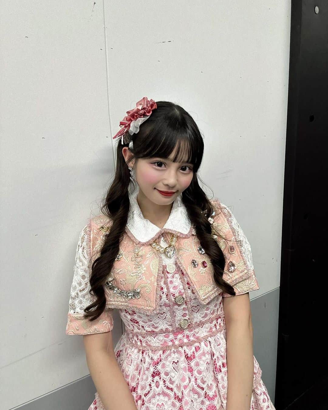 CANDY TUNEさんのインスタグラム写真 - (CANDY TUNEInstagram)「꒰ˆ‎꜆‪⸝⸝⸝⸝‎꜀ˆ꒱💓  CANDYTUNE新衣装になったよ🍬  そして今回もデザインに携わらせて いただきました嬉しい⸜( ˶'ᵕ'˶)⸝♡  今回は秋真っ最中ということで 秋きゃんちゅーに仕上げてみました🍂🍁🌾  重めの生地のセーラーカラーに ビジューを沢山にしてもらったところが お気に入りポイントです💫  WONDERSTYLEさんが @wonderstyle_costume   私の大変なオーダーで こんなに可愛いく 作ってくださいました〜😭💕  本当に素敵な衣装 ありがとうございます（т-т）  どうかなどうかな〜？？？ かわいいですか？😆🩷」10月19日 21時29分 - candy__tune