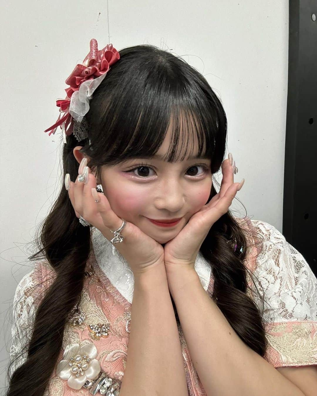 CANDY TUNEさんのインスタグラム写真 - (CANDY TUNEInstagram)「꒰ˆ‎꜆‪⸝⸝⸝⸝‎꜀ˆ꒱💓  CANDYTUNE新衣装になったよ🍬  そして今回もデザインに携わらせて いただきました嬉しい⸜( ˶'ᵕ'˶)⸝♡  今回は秋真っ最中ということで 秋きゃんちゅーに仕上げてみました🍂🍁🌾  重めの生地のセーラーカラーに ビジューを沢山にしてもらったところが お気に入りポイントです💫  WONDERSTYLEさんが @wonderstyle_costume   私の大変なオーダーで こんなに可愛いく 作ってくださいました〜😭💕  本当に素敵な衣装 ありがとうございます（т-т）  どうかなどうかな〜？？？ かわいいですか？😆🩷」10月19日 21時29分 - candy__tune