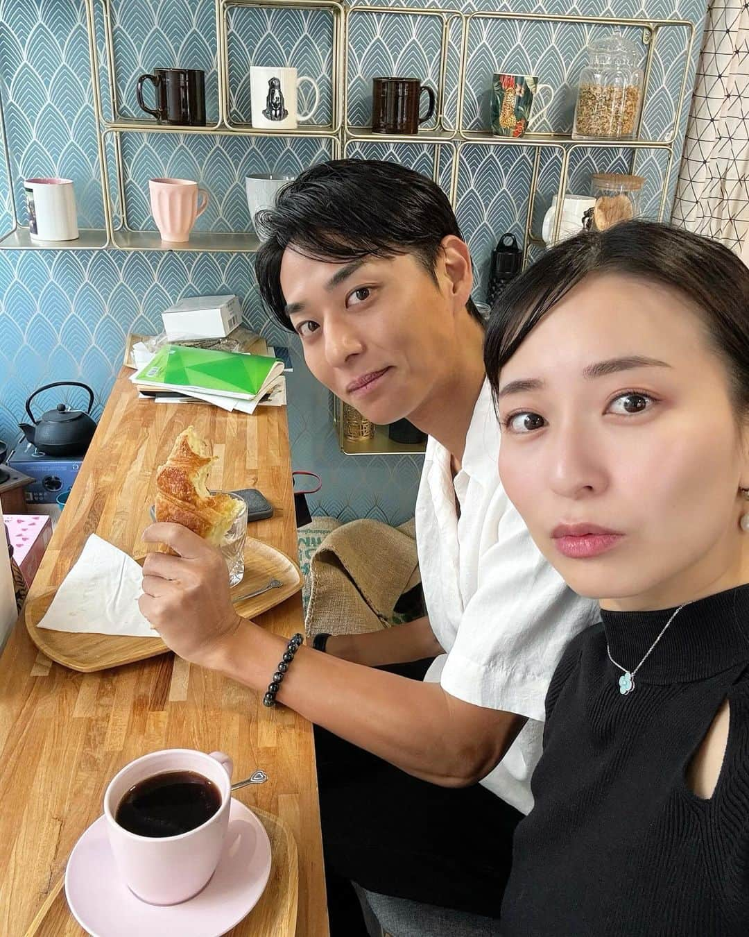 岩間恵さんのインスタグラム写真 - (岩間恵Instagram)「前回のパリ、これにて投稿終わりです🇫🇷 お付き合いいただきありがとうございました✨  大好きなモンマルトルを散歩したり、 (2枚目はピエール・エルメにて巨大マカロンと) 毎日朝カフェしたりと充実したパリ滞在になりました！  エールフランスのレポも好評だったので改めて✨ 新しくなった機体に乗って帰国したのですが とにかく綺麗で快適で最高のビジネスでした✈️ 最後のムービーは、しっかり寝落ちする瞬間を捉えたので是非最後まで再生してみてね🫣😂  Sponsored by @airfrance #airfrance90 #airfrance」10月19日 21時31分 - iwamame