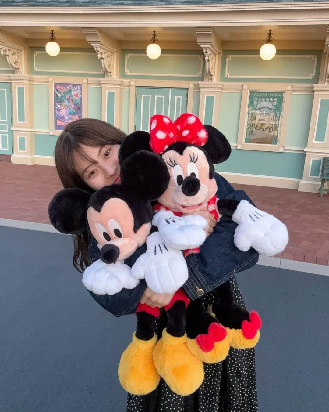 石原優衣のインスタグラム：「お誕生日ディズニー🥰 今年は7daysでした🤍🤍  23歳もたくさん楽しみます🪞  #ディズニー #ディズニーランド #ディズニーシー #ディズニーバウンド #disneyland #disneysea #disney」