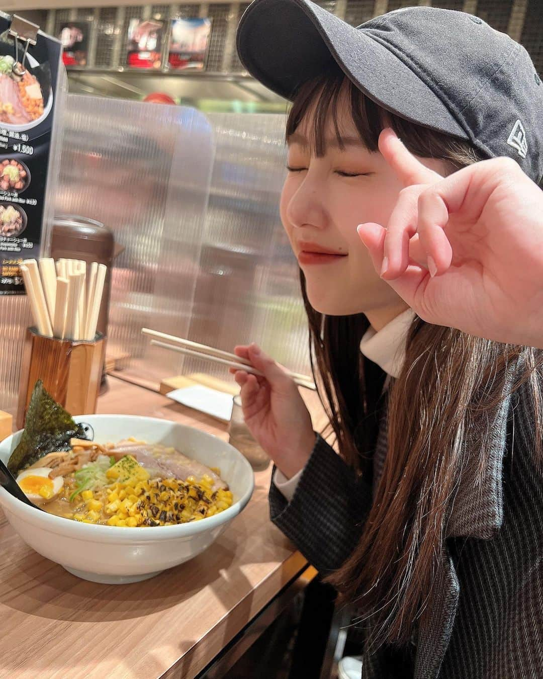 熊崎晴香さんのインスタグラム写真 - (熊崎晴香Instagram)「⁡ ⁡ 北海道の思い出🍜 ⁡ 今回も時間ギリギリでマネージャーさんと一緒にフードファイターした。 だけど、しっかり味わったよ🤤 美味しかったです🫶 ⁡ #北海道　#札幌　#ラーメン」10月19日 21時35分 - kumakuma9810