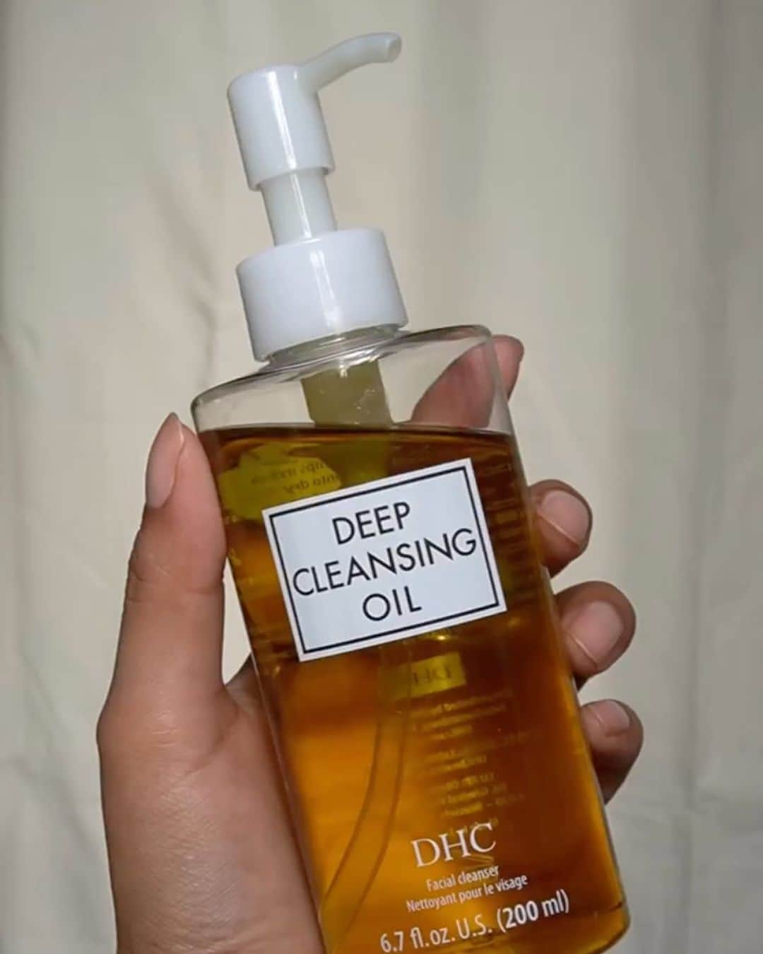 DHC Skincareのインスタグラム：「No tricks just treats for your skin this season! 🎃 Embrace makeup removal with Deep Cleansing Oil. Easy and effortlessly remove makeup 🌟  ⠀⠀⠀⠀⠀⠀⠀⠀⠀ How do you remove your makeup?」