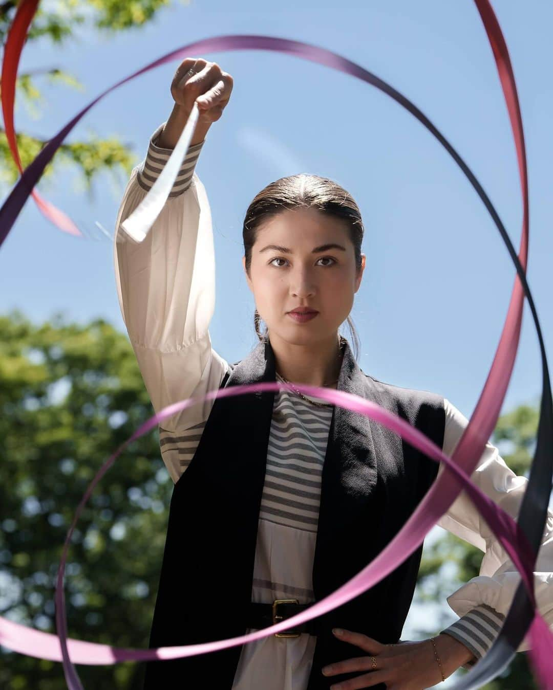 リン・ハッチソンさんのインスタグラム写真 - (リン・ハッチソンInstagram)「one of my tokyo happy places💆‍♀️🫶 reminds me of walking through the park to training & riding round on our bikes…. one of those things i still do  another inspiring creative that i’ve met this year, @kantanjapan is an awesome photographer & videographer based in tokyo. shamisen player too, how cool!! looking forward to seeing what we come up with next time 🎥  📸 Julian Domanski @kantanjapan  📍Yoyogi Park, Tokyo」10月19日 21時41分 - lynnekarinahutch