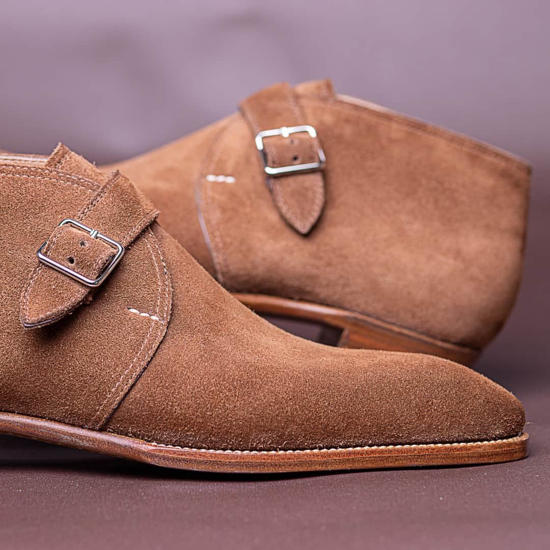のインスタグラム：「Like an acrobat on a tightrope, our Model 536 single monk strap chukka boot is artfully poised between two worlds. Walk the line effortlessly in casual sophistication with suede.⁣ #shoes #handmadeshoes #madetoorder #mtoshoes #bespokeshoes #handwelted #shoeporn #madebyhand #shoestagram #agentlemanschoice #onlyforgentlemen」