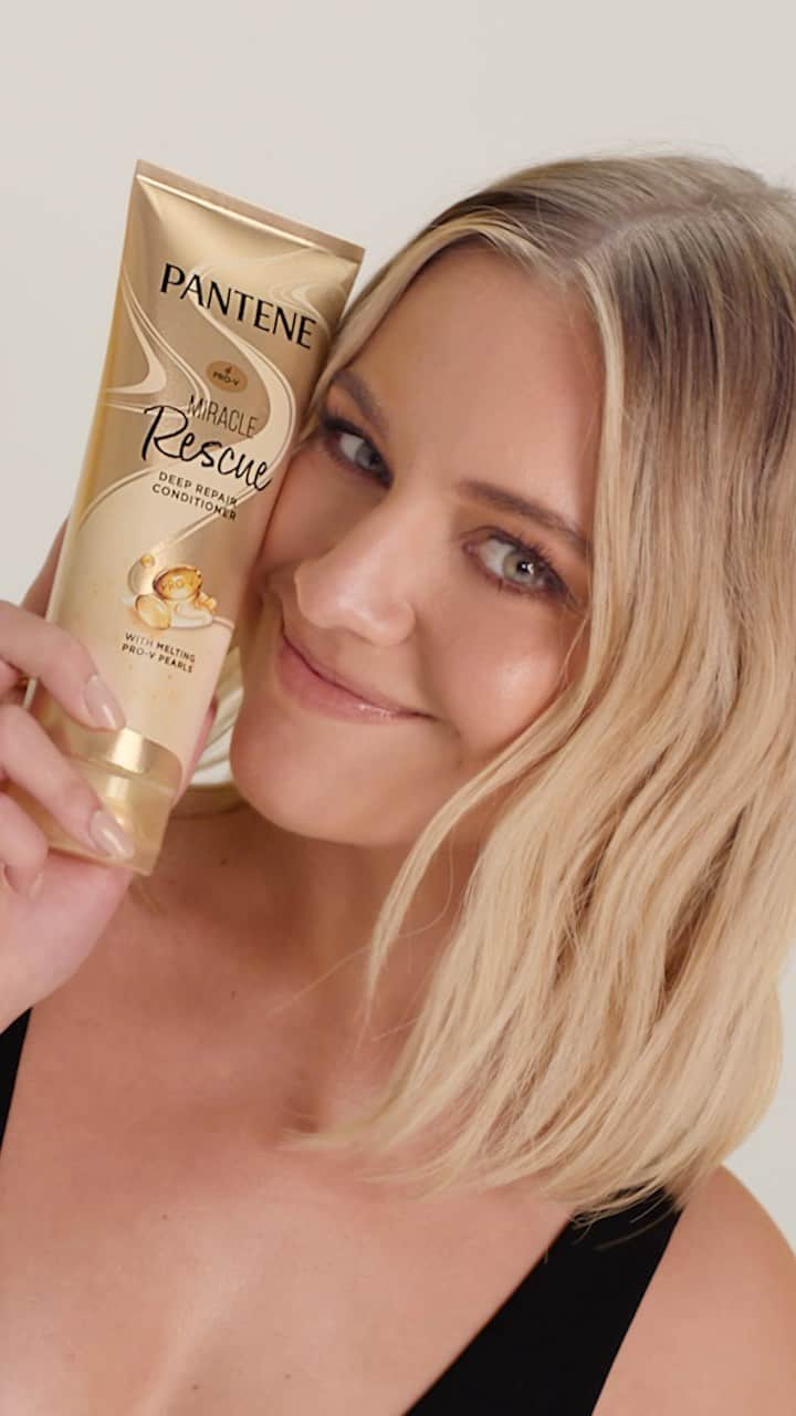 Kelsea Balleriniのインスタグラム：「we love a healing journey 😉. so lovely joining the #PanteneHair squad. #IYKYK #PantenePartner」