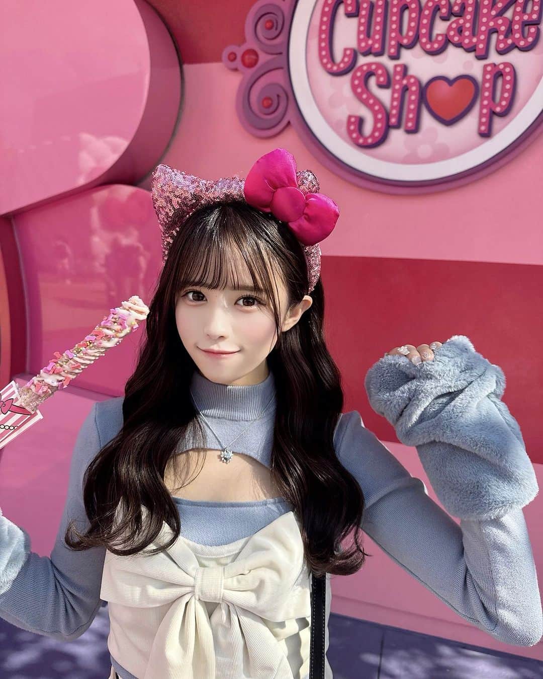 のインスタグラム：「=^・◦・🎀^=  #ユニバコーデ #ユニバ #ユニバーサルスタジオジャパン #ユニバフード #bubbles #ガーリー #ガーリーコーデ #フレンチガーリー #usj #usjコーデ #usjハロウィン」
