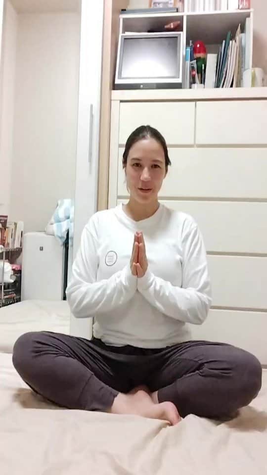 市場紗蓮のインスタグラム：「027/100  めっちゃ👶きこえる👉👈」