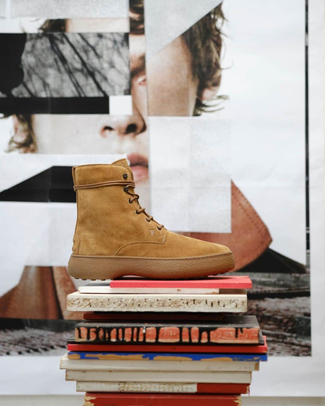 トッズのインスタグラム：「Effortlessly elegant. Nothing is more iconic than the Tod’s W.G. ankle boot, defined by our signature gommini sole. Collages and Set Design: @baumannmonique Photo: @valentin_hennequin  #Tods #TodsFW23 #TodsWG」