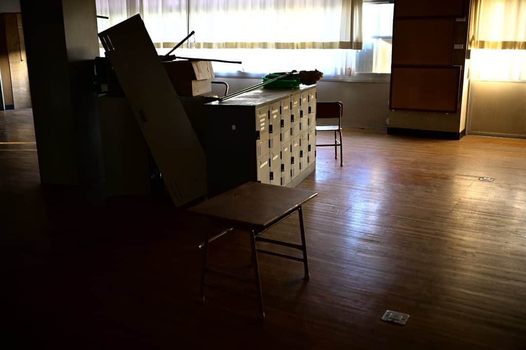 佐藤東弥さんのインスタグラム写真 - (佐藤東弥Instagram)「学校へ ロケしてるつもり」10月19日 21時52分 - touyasato
