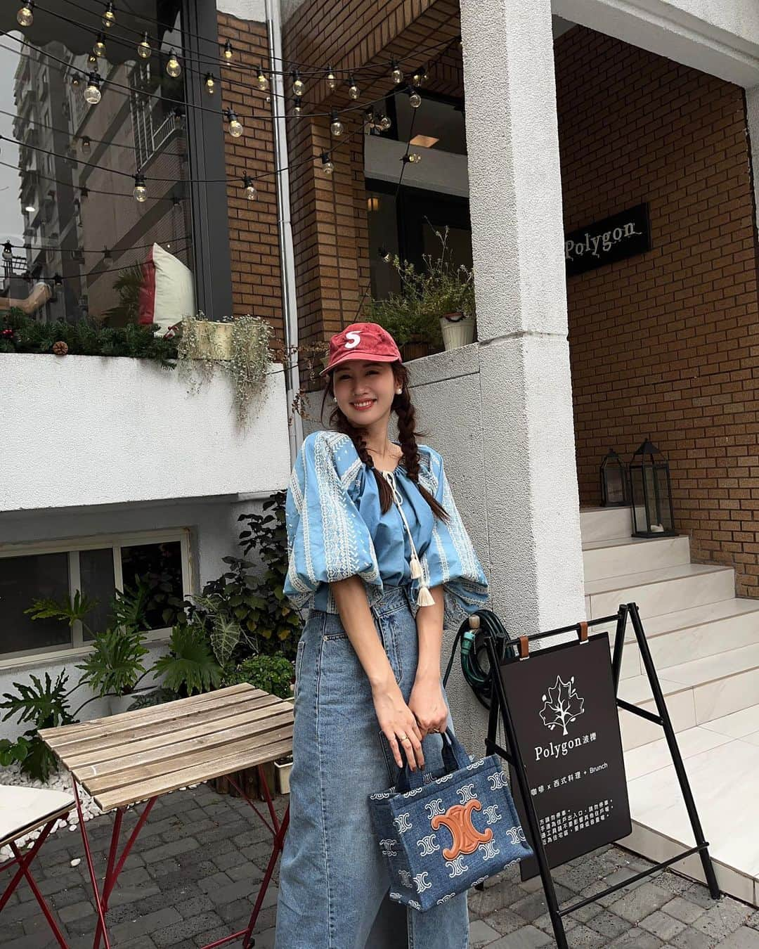 Lilian莉安さんのインスタグラム写真 - (Lilian莉安Instagram)「藏在社區裡的餐廳 太酷了這裡😎 OOTD All by⋯ @dazzlingdazzlin  #ootd #outfit #coordinate #whatiwore」10月19日 21時54分 - itslilian1002