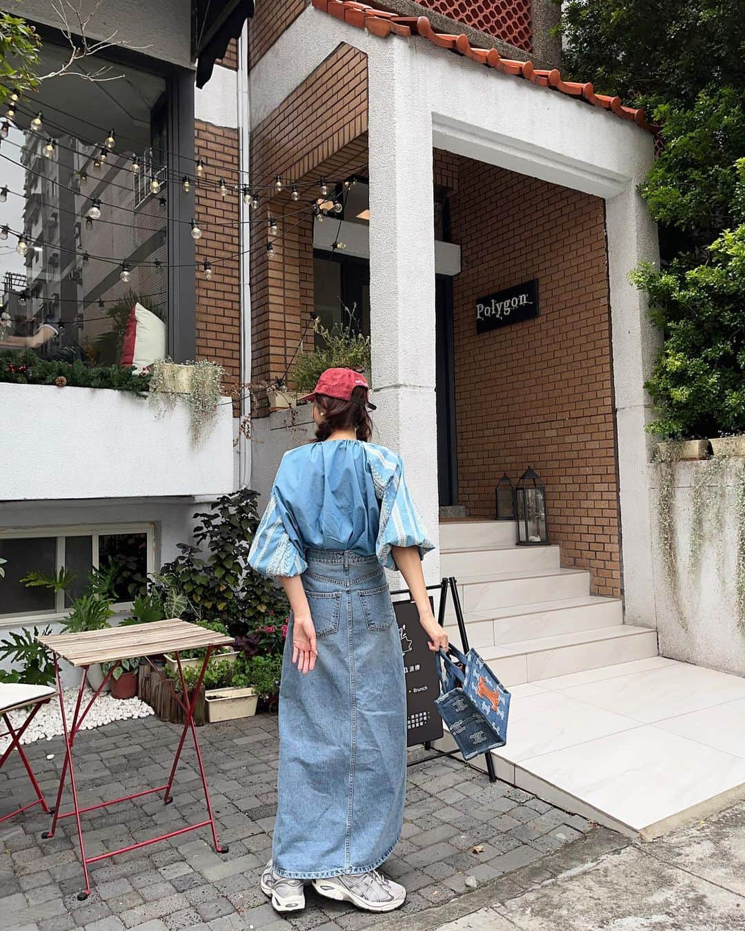 Lilian莉安さんのインスタグラム写真 - (Lilian莉安Instagram)「藏在社區裡的餐廳 太酷了這裡😎 OOTD All by⋯ @dazzlingdazzlin  #ootd #outfit #coordinate #whatiwore」10月19日 21時54分 - itslilian1002