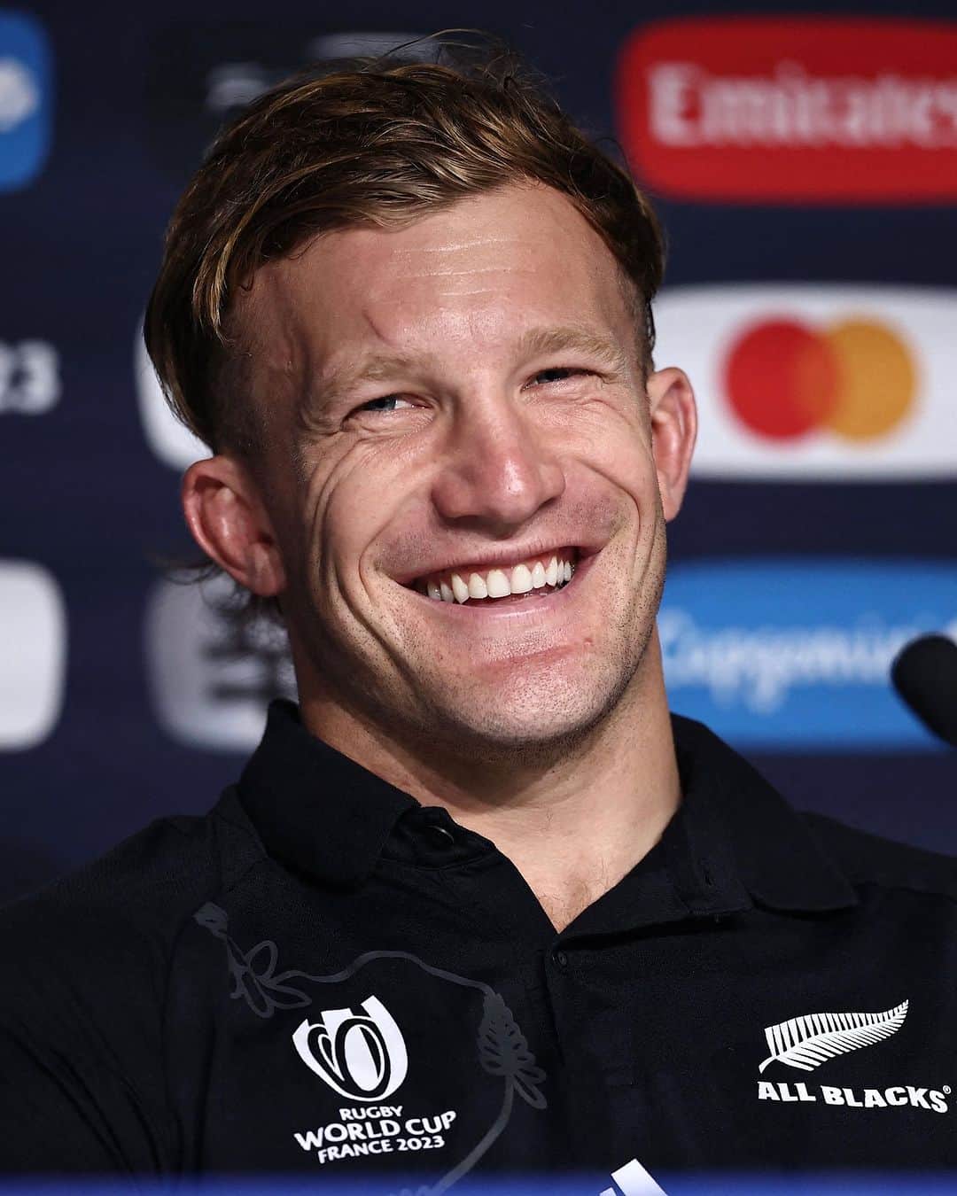 ラグビーワールドカップさんのインスタグラム写真 - (ラグビーワールドカップInstagram)「この笑顔が試合当日も見たい人〜？🙋‍♀️🙋‍♂️  準決勝に2️⃣2️⃣番でベンチ入りした #ダミアンマッケンジー 選手🇳🇿  #ラグビーワールドカップ2023 #RWC2023 | #ARGvNZL」10月19日 21時58分 - rugbyworldcupjp