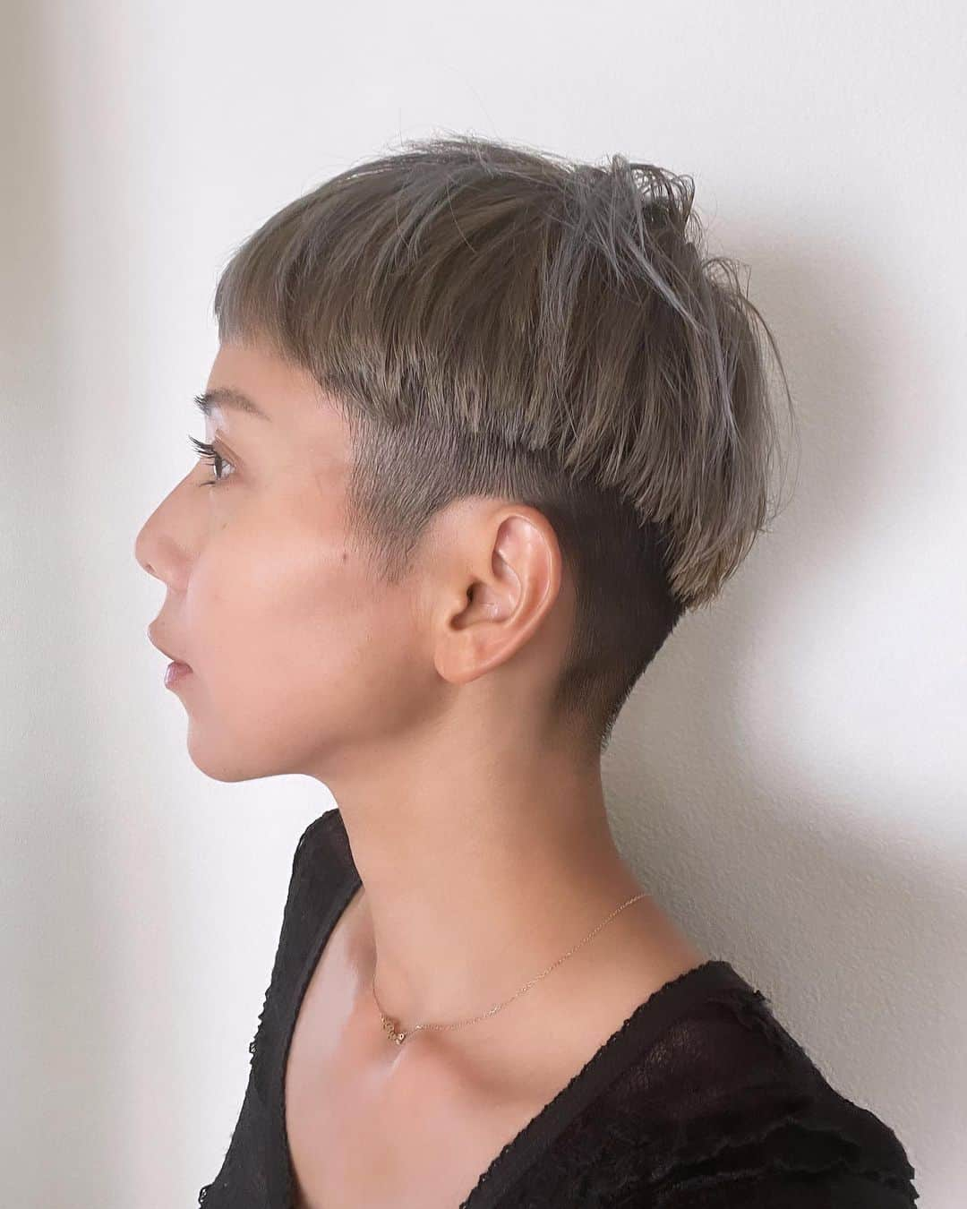 西方凌さんのインスタグラム写真 - (西方凌Instagram)「スッキリしました💇‍♀️ 久しぶりのベリーショート。 うん、やっぱりイイな❤️   @tomoya.makeup  いつも思い通り以上にしてくれて、ありがとう🙏       #maisondenoche #extrashorthaircut #shorthair」10月19日 22時08分 - nishikataryo