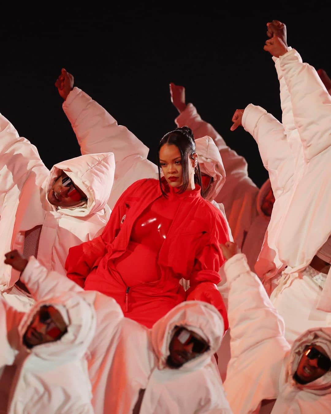 のインスタグラム：「A special edition release inspired by the iconic Super Bowl look worn by Rihanna is now available online and in selected stores.  The cargo jumpsuit and trousers feature a range of utility details drawing upon flight gear and the halftime show’s dynamic scenography.  #LOEWE」