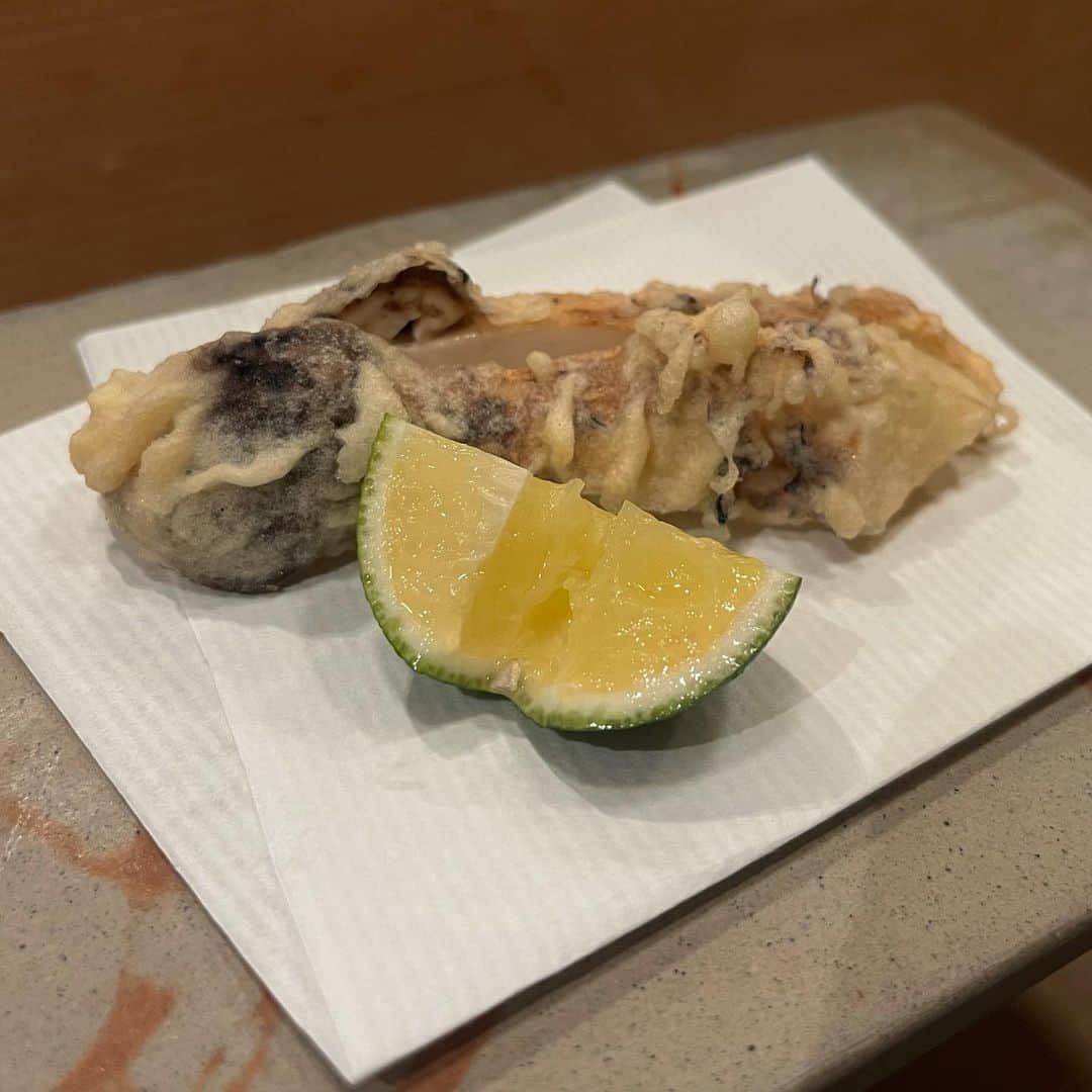 マッスル坂井のインスタグラム：「ついうっかり松茸を天ぷらにしたものを食べてしまいました💦」
