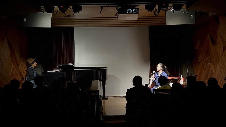 小田和奏のインスタグラム：「今夜は田中あいみさん「Soulful Night vol.3」神楽坂THE GLEEにてピアノ弾きでした。 先月からご縁あってピアノ弾かせてもらっています。 たくさんの名曲に触れて楽しき時間でした。 ありがとうございました！」