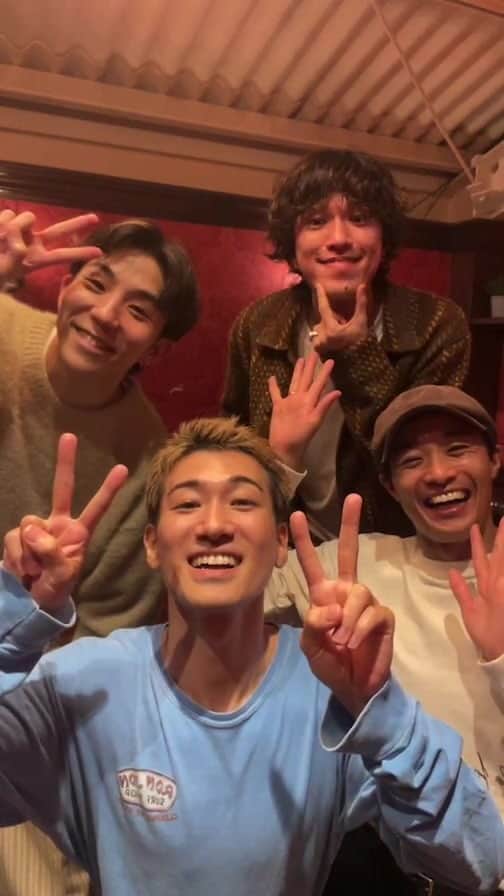 s**t kingzのインスタグラム：「武道館公演 THE s**t 生配信&アーカイブ配信決定で、緊急インスタライブ開催🚨🕺🕺🕺🕺🔥」