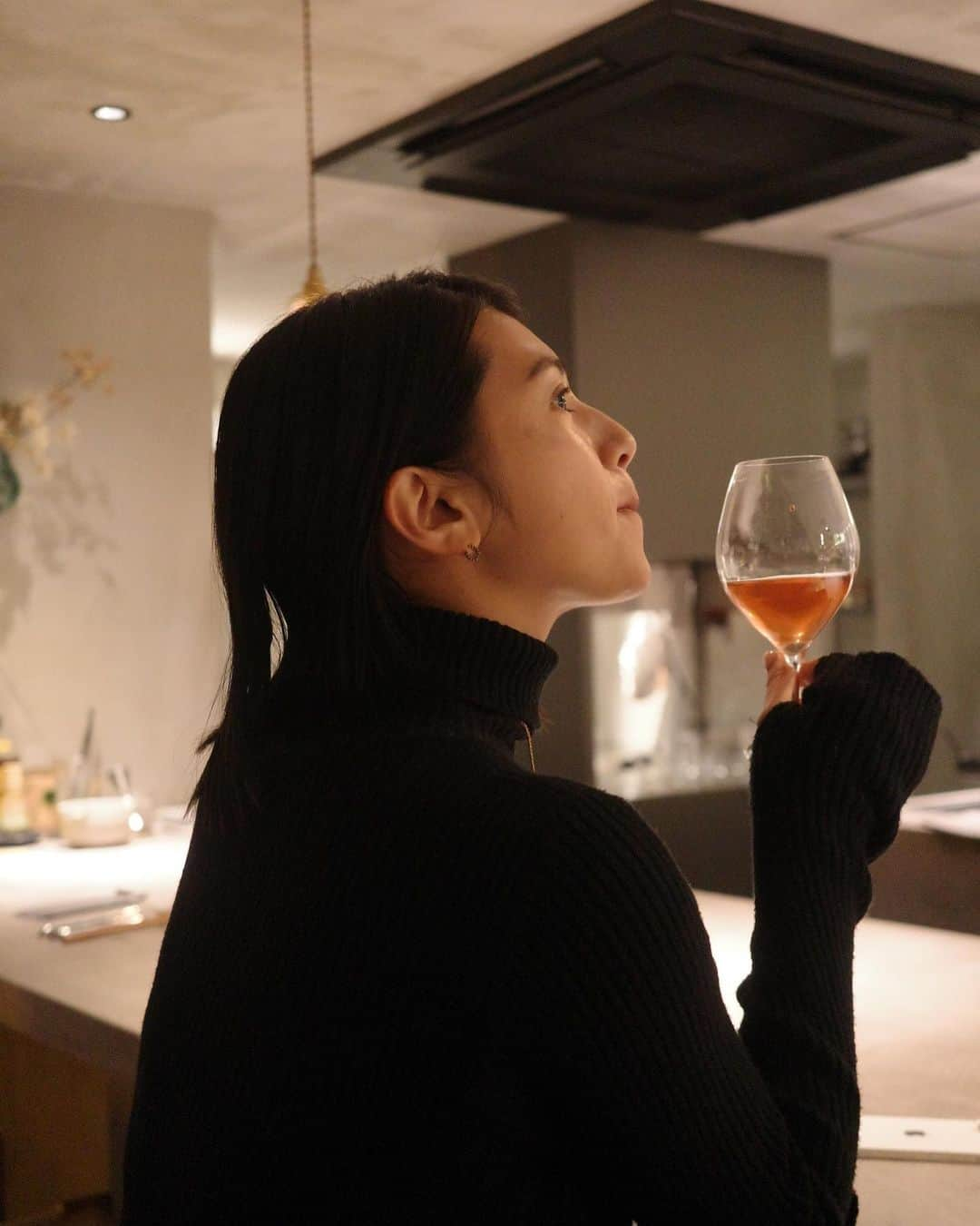 藤原菜摘さんのインスタグラム写真 - (藤原菜摘Instagram)「いつかの🍷🧡 この1杯飲み切るのにどんだけ時間かかったでしょう。 来世は酒豪に生まれたいです🖐️」10月19日 22時03分 - natsumi_fujiwara