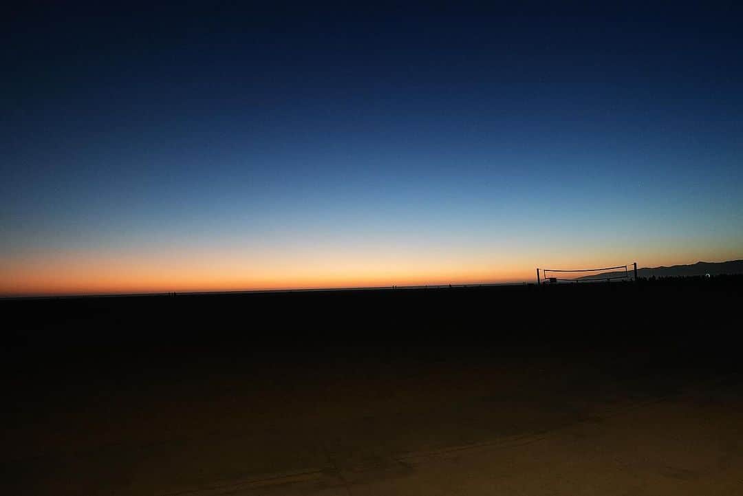 TOMO のインスタグラム：「Line.  #magichour」