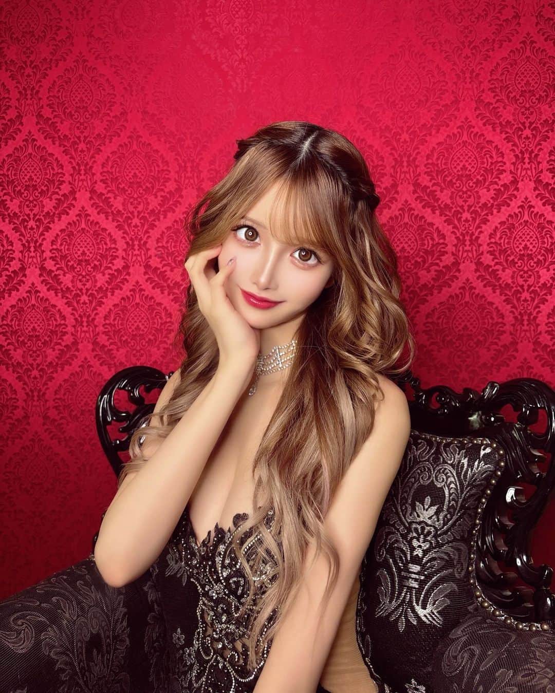 のインスタグラム：「🩵🩷🩶  ヘアメは @hair_make_salon_m のえみさん💓 上手すぎるっ🥹🤍✨  #撮影#1人撮影#歌舞伎町#歌舞伎町キャバ嬢 #桜咲乃愛#歌舞伎町ヘアメ」