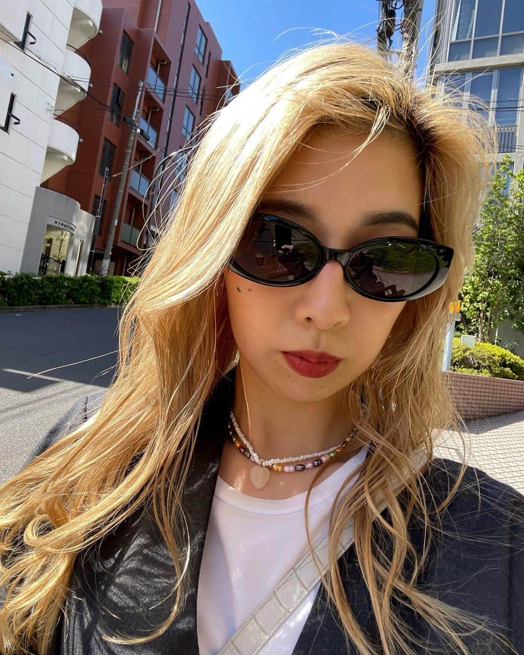 miriishiiさんのインスタグラム写真 - (miriishiiInstagram)「🍂 ⁡ jacket : used @etretokyo  T-shirt : @hanes  denim : #levis501 @levis  shoulder bag : @_edt_official  shoes : used @adidasoriginals @garden730  sunglasses : vintage @gucci @aura_paris_vintage  ⁡ 1年で1番好きな季節は秋なのですが、 本当に一瞬で終わってしまうので いつも以上に毎日大切に生きていきたいと思います！ (唐突な宣言)   ちなみにカーディガン感覚で使える 柔らかいジャケット、非常に重宝。 この秋こればっか着てる。笑  ⁡ ⁡ ⁡ #miriishii #fitcheck」10月19日 22時10分 - miriishii