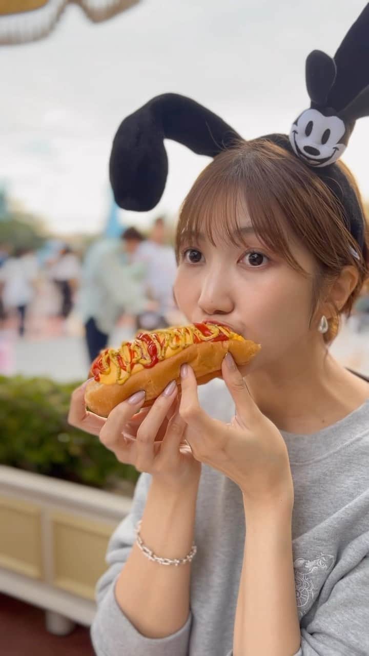 山﨑加奈のインスタグラム：「・ 食べるって幸せだね〜っていう動画🐷 ・」
