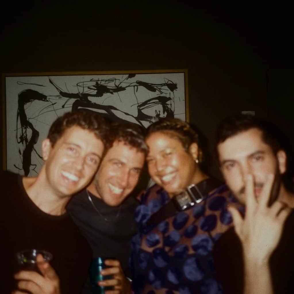 Flight Facilitiesのインスタグラム：「New track!! "Dollar $hort" is out now from our upcoming EP "Till We Die," Dropping 11.10.23. A sweet and sassy tune we made with @flightfac about the honesty it takes to be in love, and the dedication it takes to make it last. This record was made to be sung with your chest out and though it’s softhearted melodies feel uplifting, it’s lyrics cover the serious topic of being who you say you are and not holding peoples’ hearts in limbo 🎭✈️ #TILLWEDIE #DRAMA #flightfacilities」