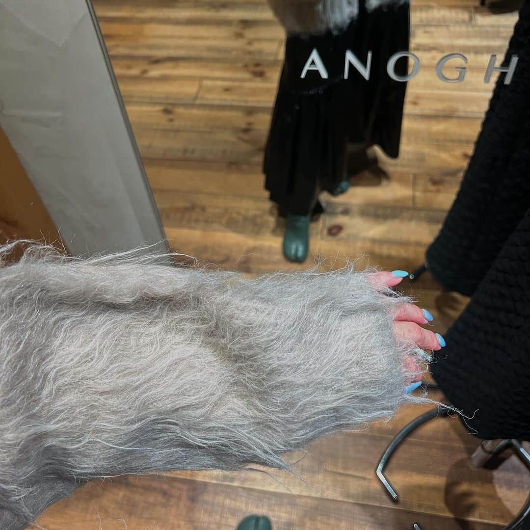 所谷舞さんのインスタグラム写真 - (所谷舞Instagram)「お手伝いさせて頂いている @anogh_official のpop up 可愛い商品が沢山でとてもきゅんきゅんしております🫶 私の推しはこのニットガーデ🤭  私は明日で最後ですが24日まで伊勢丹新宿2Fで行ってます☺️ ぜひお待ちしてます🐶🌼」10月19日 22時18分 - _mai_i_