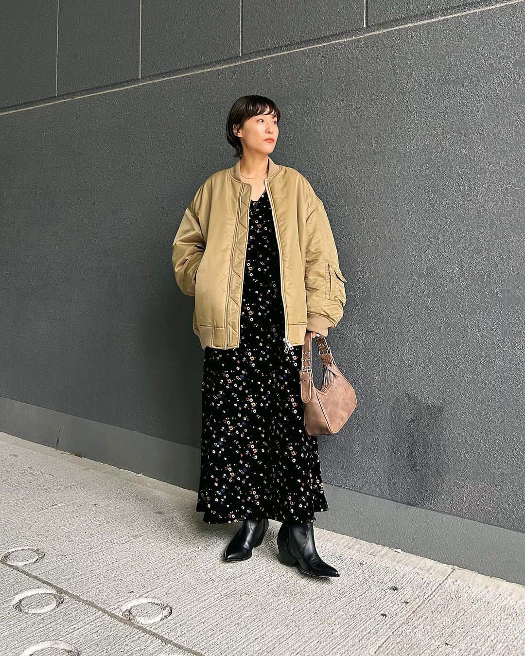 MOUSSY SNAPさんのインスタグラム写真 - (MOUSSY SNAPInstagram)「#MOUSSYSNAP @kahori_1027 160cm  ・OVER MA1 JACKET(010GA730-6380) ・FLORAL PRINT VELOUR DRESS(010GAS30-6990) ・WESTERN LONG BOOTS(010GAK52-5240) ・EYELET ROUND HAND BAG(010GAT51-5420) 全国のMOUSSY店舗／SHEL'TTER WEBSTORE／ZOZOTOWNにて発売中。  #MOUSSY」10月19日 22時19分 - moussysnap