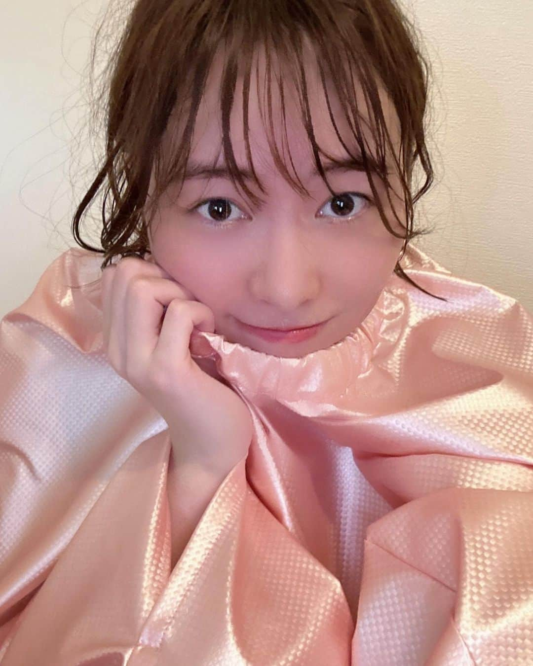 松井珠理奈さんのインスタグラム写真 - (松井珠理奈Instagram)「よもぎ蒸しでいい汗かいたよ🧖🏻‍♀️🌿 最後の写真の私サウナ並みにととのってる〜🫣♨️  健康で美しい自分になってみんなに会うためにしっかりケアを続けますね❤️✨  リフレッシュやメンテナンスをする時間の大切さにやっと気づくことができました🥹👏  よもぎ蒸しもフェイシャルケアも脱毛も全部プライベート空間でできるのが素敵すぎる🫶🏻🫶🏻🫶🏻  よ〜し女子力あげるぞ〜👠✨  @calla_lily_nagoya   #よもぎ蒸し  #ととのい  #名古屋  #東区  #よもぎ  #サウナ  #温活  #フェイシャル  #エステ  #脱毛  #美容 #健康  #healthcare」10月19日 22時21分 - jurinamatsui3