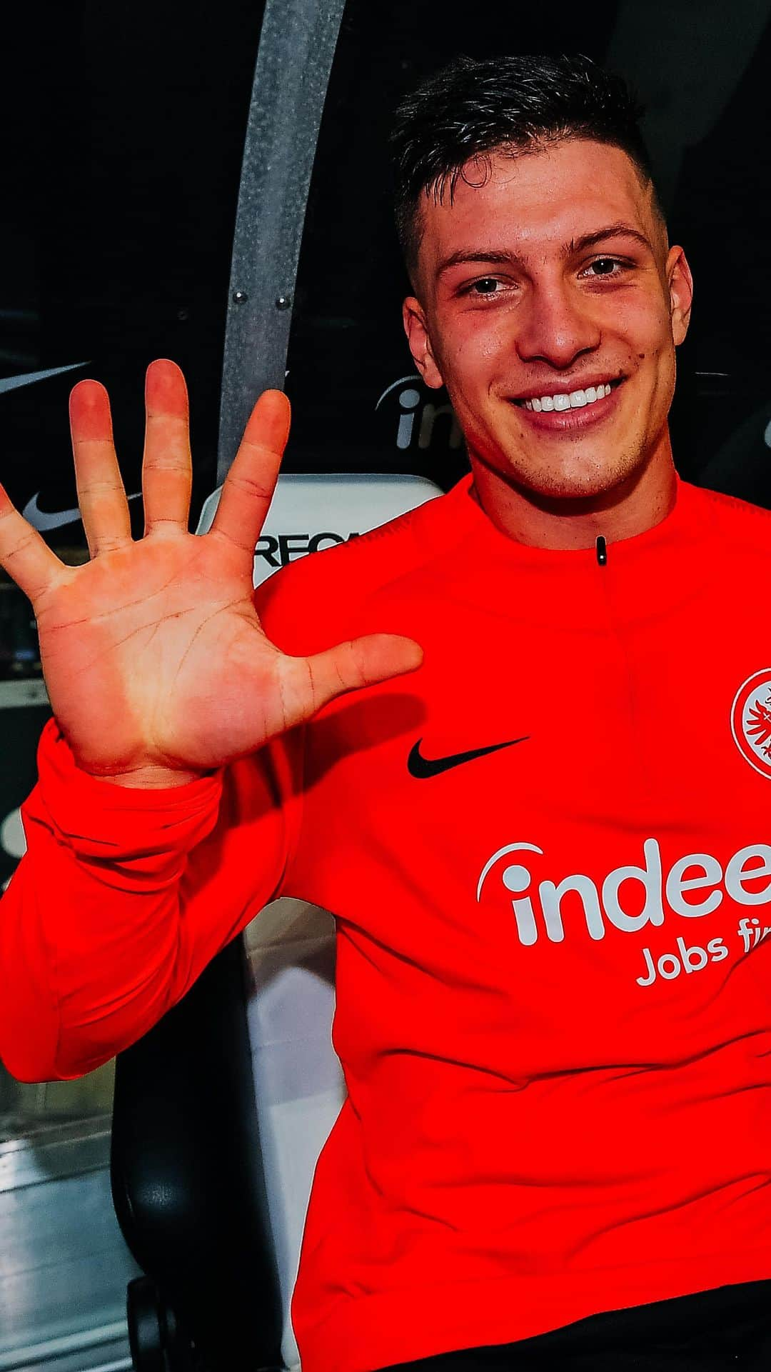 ルカ・ヨヴィッチのインスタグラム：「🔙💭#OTD in 2018: 𝟓𝐞𝐫 𝐏𝐚𝐜𝐤 @lukajovic 🤯🤚  Alle Jahre wieder. Sorry, @f95 🫣 • • #SGE #eintracht #frankfurt #eintrachtfrankfurt」