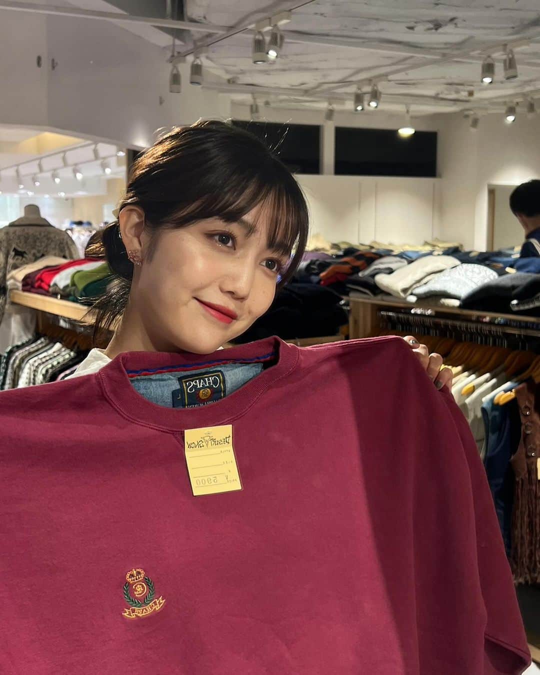 のインスタグラム：「古着屋で一目惚れした♡」