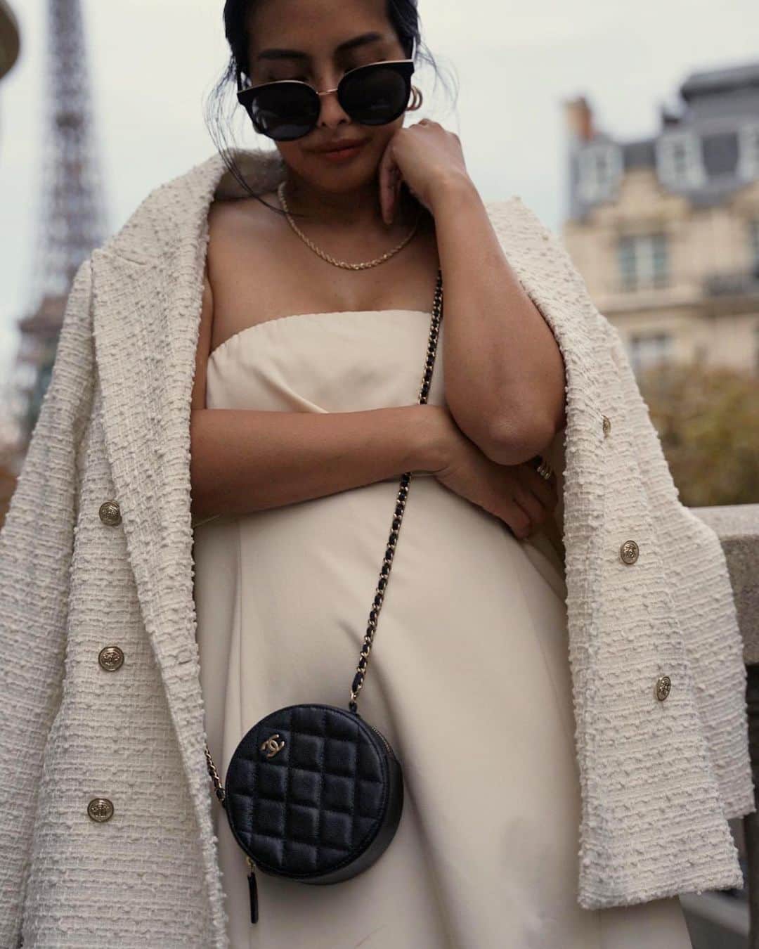島野ミキさんのインスタグラム写真 - (島野ミキInstagram)「・  fashion coordinate in Paris,  bag… @chanelofficial / @laxus__official  outer… @hm  dress… @achic_official   #エッフェル塔#eiffeltower#CHANEL#シャネル#chanelbag#chanellover#シャネルバッグ#シャネルコーデ#parisfashion#parisfashionweek#コーデ#coordinate#ootd#fashion #パリコーデ#パリ#パリ旅行#フランス#フランス旅行#France#paris#旅行#海外旅行#travel#traveler#海外#ヨーロッパ#ヨーロッパ旅行#ヨーロッパの街並み#pr」10月19日 22時27分 - miki_shimano