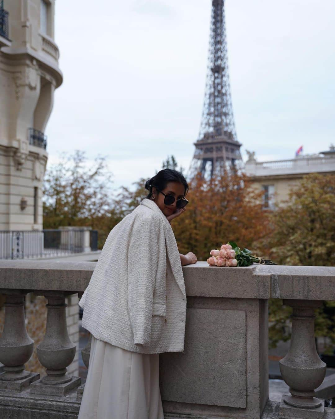 島野ミキさんのインスタグラム写真 - (島野ミキInstagram)「・  fashion coordinate in Paris,  bag… @chanelofficial / @laxus__official  outer… @hm  dress… @achic_official   #エッフェル塔#eiffeltower#CHANEL#シャネル#chanelbag#chanellover#シャネルバッグ#シャネルコーデ#parisfashion#parisfashionweek#コーデ#coordinate#ootd#fashion #パリコーデ#パリ#パリ旅行#フランス#フランス旅行#France#paris#旅行#海外旅行#travel#traveler#海外#ヨーロッパ#ヨーロッパ旅行#ヨーロッパの街並み#pr」10月19日 22時27分 - miki_shimano