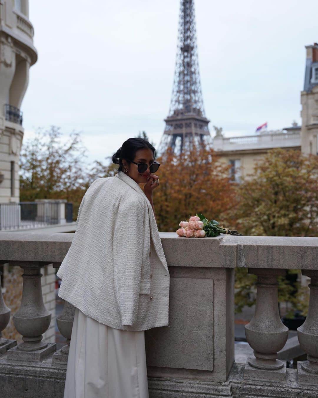 島野ミキさんのインスタグラム写真 - (島野ミキInstagram)「・  fashion coordinate in Paris,  bag… @chanelofficial / @laxus__official  outer… @hm  dress… @achic_official   #エッフェル塔#eiffeltower#CHANEL#シャネル#chanelbag#chanellover#シャネルバッグ#シャネルコーデ#parisfashion#parisfashionweek#コーデ#coordinate#ootd#fashion #パリコーデ#パリ#パリ旅行#フランス#フランス旅行#France#paris#旅行#海外旅行#travel#traveler#海外#ヨーロッパ#ヨーロッパ旅行#ヨーロッパの街並み#pr」10月19日 22時27分 - miki_shimano