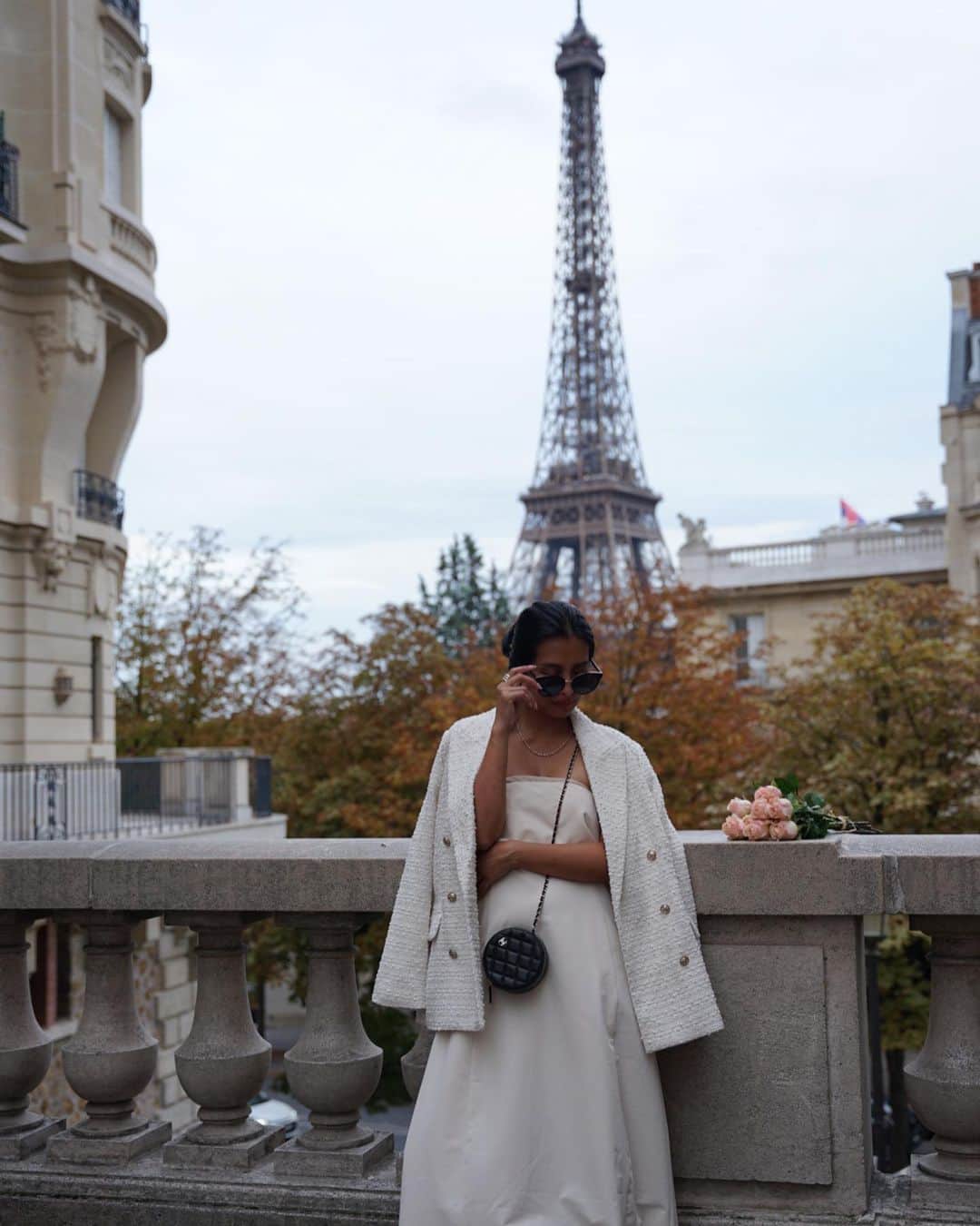 島野ミキさんのインスタグラム写真 - (島野ミキInstagram)「・  fashion coordinate in Paris,  bag… @chanelofficial / @laxus__official  outer… @hm  dress… @achic_official   #エッフェル塔#eiffeltower#CHANEL#シャネル#chanelbag#chanellover#シャネルバッグ#シャネルコーデ#parisfashion#parisfashionweek#コーデ#coordinate#ootd#fashion #パリコーデ#パリ#パリ旅行#フランス#フランス旅行#France#paris#旅行#海外旅行#travel#traveler#海外#ヨーロッパ#ヨーロッパ旅行#ヨーロッパの街並み#pr」10月19日 22時27分 - miki_shimano