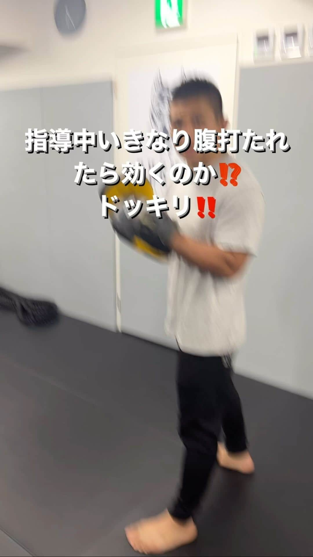 石渡伸太郎のインスタグラム：「温厚で頑丈なトレーナーです😆🦍 #漢塾 #mma #柔術 #bjj #ブラジリアン柔術#ボクシング #キックボクシング  #エクササイズ #フィットネス #フィットネスジム #総合格闘技 #神田 #神田駅 #神田駅直結」