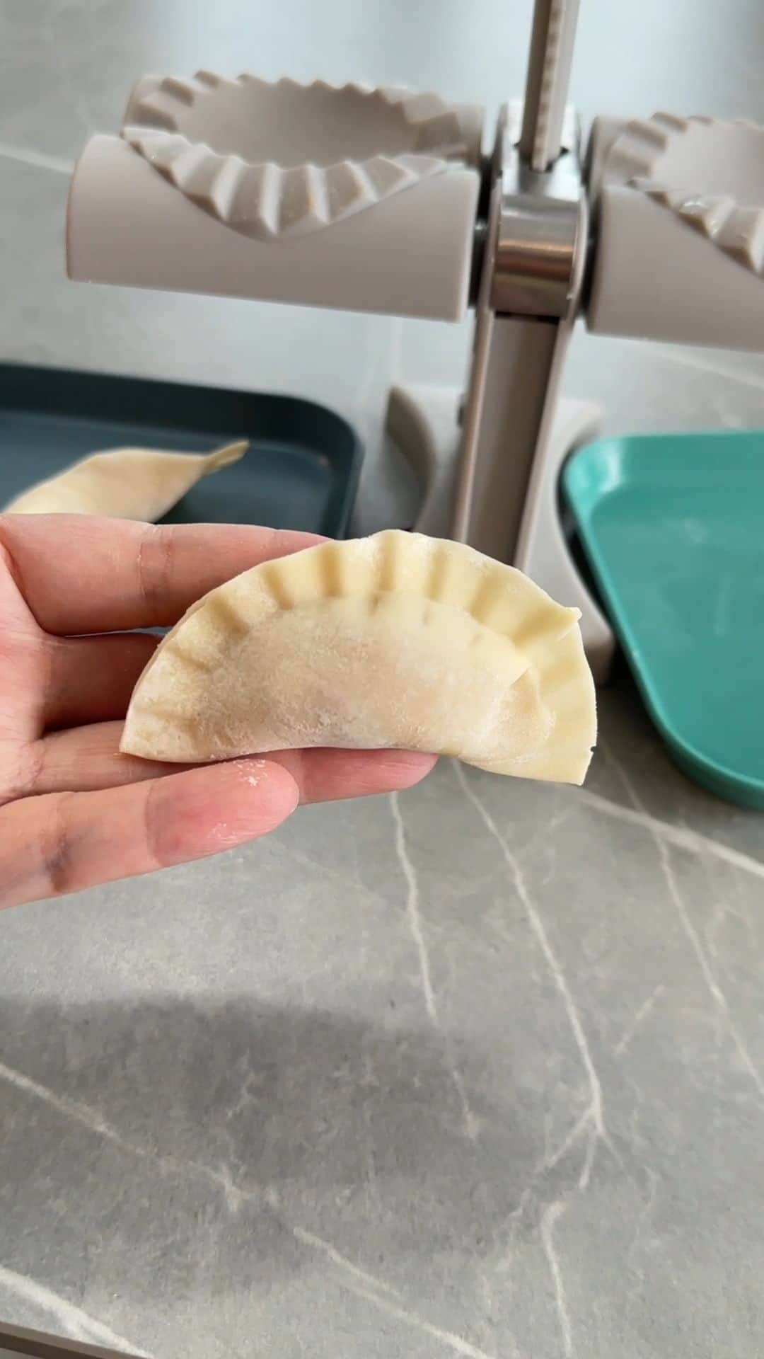 SHEINのインスタグラム：「The perfect homemade dumplings are just a press away! 🥟💫 We put two of our machines to the test and the results were simply delicious 😋🍽️ Which would you try: 1 or 2? 👇  🔎 12901344  #SHEIN #SHEINforAll #SHEINstyle #fashion #chic #saveinstyle」