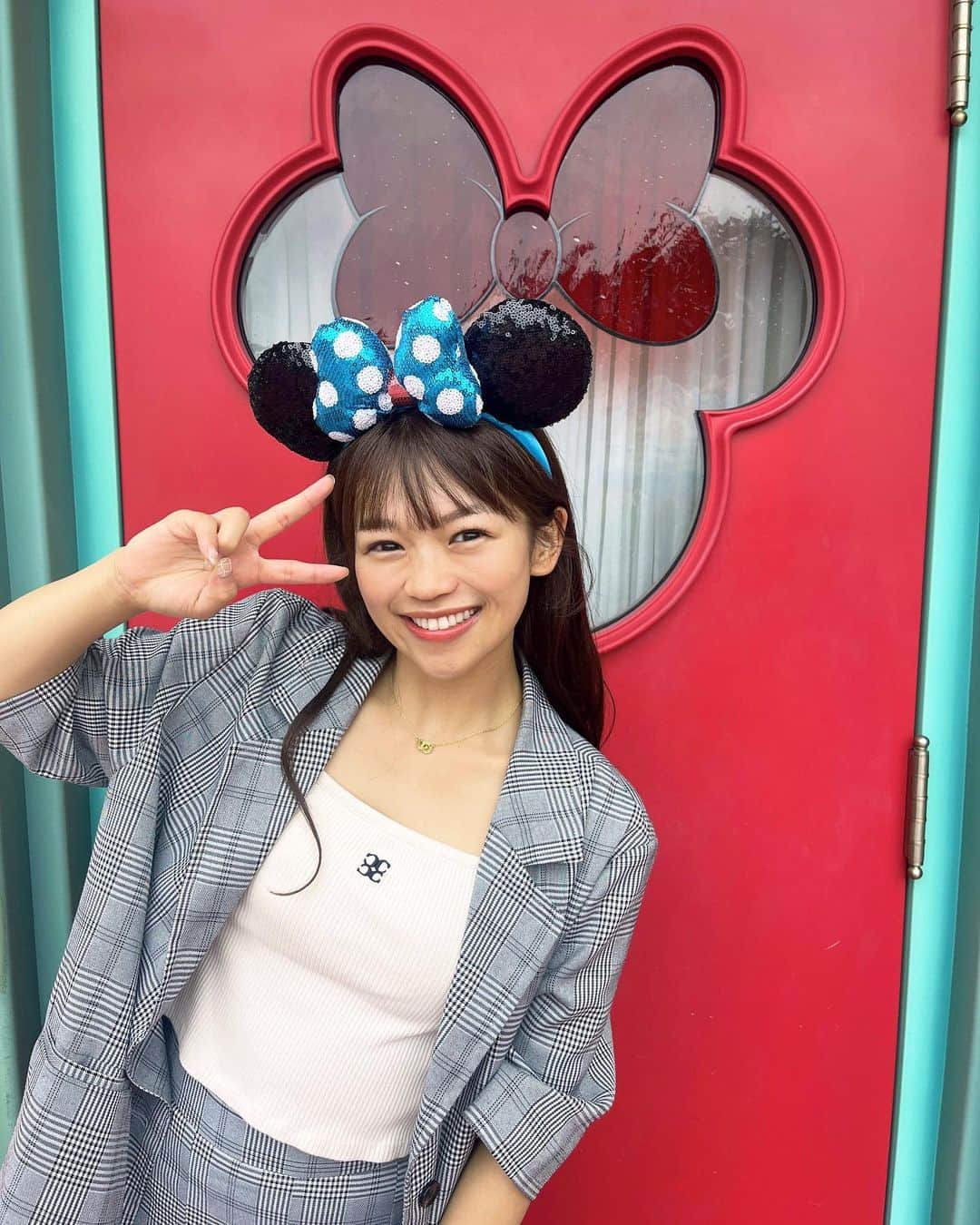 のインスタグラム：「. 夢の国ってどうして こんな素敵なんだろう🐭🩷✨  #tokyodisneyland#disneysea  #love#disney #instagood #instagram #follow#followme #ディズニー  #ディズニーコーデ#カチューシャ#夢の国 #ディズニーランド #東京 #東京ディズニーリゾート #楽しかった」