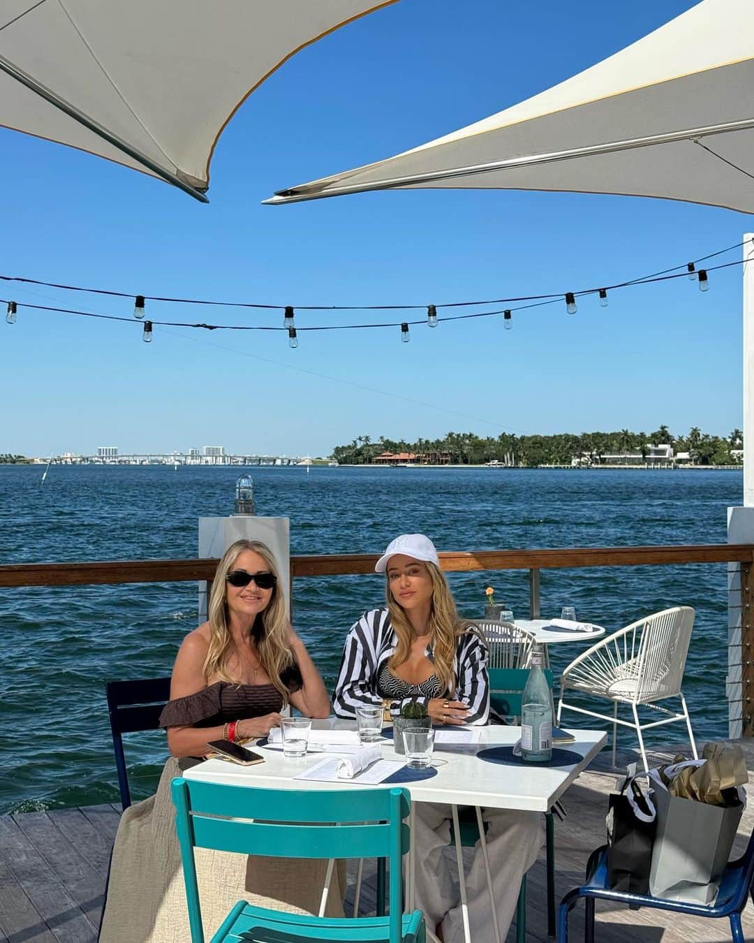 Cindy Pradoさんのインスタグラム写真 - (Cindy PradoInstagram)「Such an amazing staycation at @thestandardmiami with my mom! Such an amazing place to relax and unwind.   They also just launched their One Night Standard App (https://www.onenightstandard.com/) -- a spontaneous, day-of booking app that allows guests to book last-minute stays at any The Standard hotel at the lowest price. Whether the fashion week party ran late, you want to treat yourself (and perhaps a date) to an unplanned “sleepover," or a relaxing staycation is in order because the in-laws are visiting, One Night Standard has you covered.」10月19日 22時33分 - cindyprado