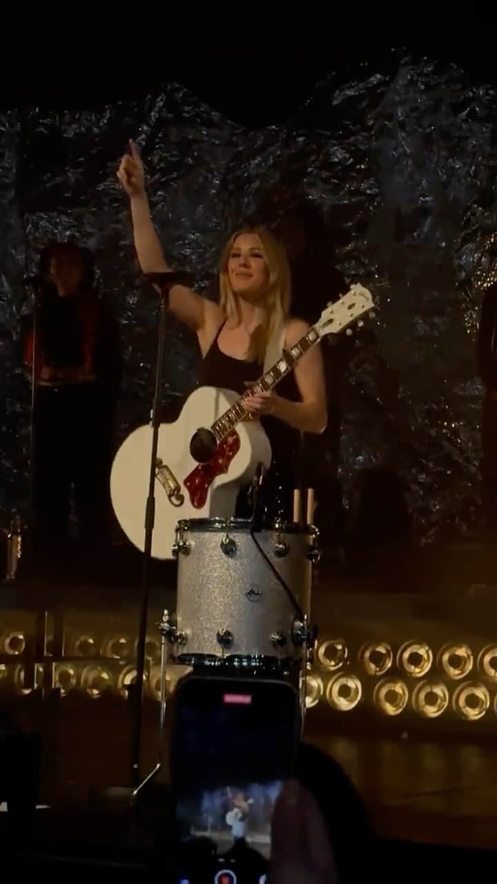 エリー・ゴールディングのインスタグラム：「You asked for it and you got it , albeit Acapella 💀 My Blood in Glasgow」