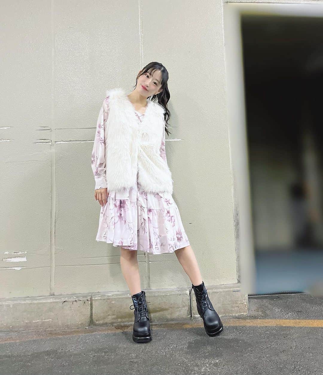 上西怜さんのインスタグラム写真 - (上西怜Instagram)「大人かわいいワンピース👗🌷 ⠀ ⠀ ⠀ ⠀ #れーチャンしふく #dailylook #ootd #code #outfit #低身長コーデ #低身長 #154cm #骨格ウェーブ #骨格 #秋コーデ #秋 #autumn #willselection #ワンピース #ファーベスト #ファー」10月19日 22時39分 - jonishi_rei