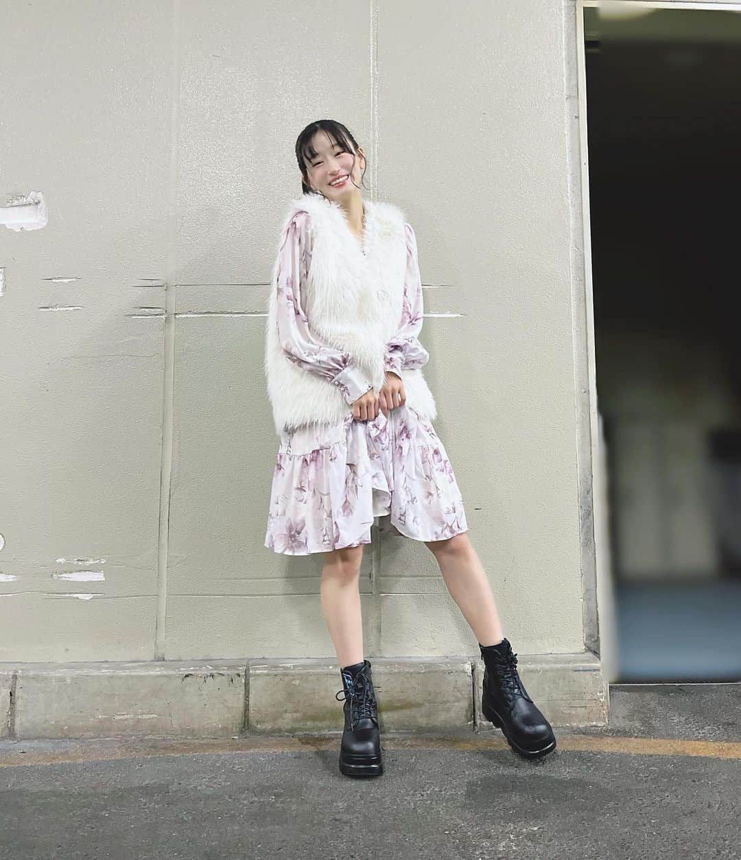 上西怜のインスタグラム：「大人かわいいワンピース👗🌷 ⠀ ⠀ ⠀ ⠀ #れーチャンしふく #dailylook #ootd #code #outfit #低身長コーデ #低身長 #154cm #骨格ウェーブ #骨格 #秋コーデ #秋 #autumn #willselection #ワンピース #ファーベスト #ファー」