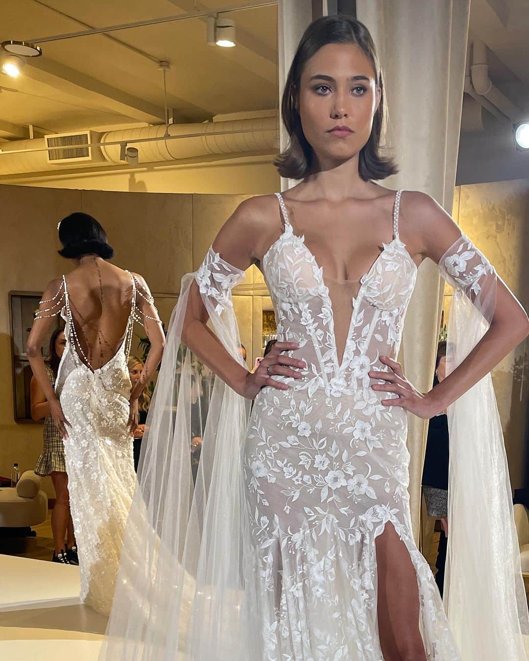 Magnolia Whiteのインスタグラム：「NY Bridal Week 2024 AW Galia Lahav 最新作コレクション “L’etoile”  ガリア•ラハヴの真骨頂である芸術的に美しいカーブを描くボディラインに、フェミニン且つラグジュアリーなビジューやレースを散りばめた、極上でいてロマンティックな最新作ドレス。  日本において唯一の正規代理店であるマグノリア・ホワイトが厳選しバイイングしたドレスの到着をぜひお楽しみにお待ちくださいませ。」